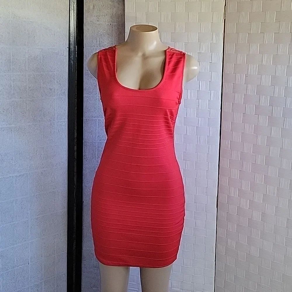 BRAND NEW PAPAYA ROUND NECK BODY-CON SLEEVELESS MINI DRESS - Picture 3 of 15